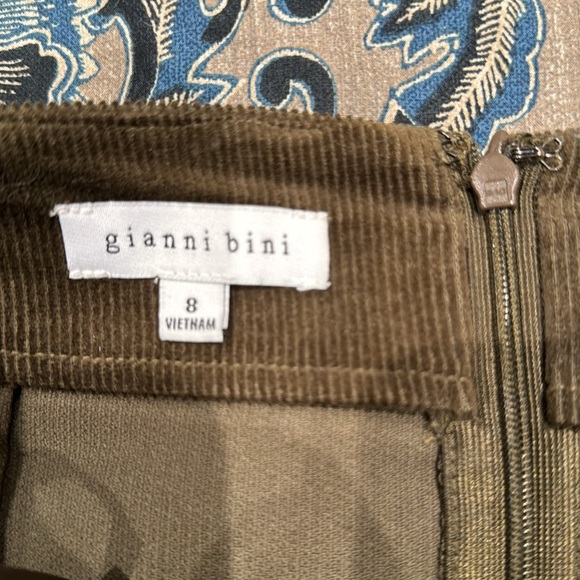 Gianni Bini corduroy hunter green skirt size 8 - Picture 6 of 6